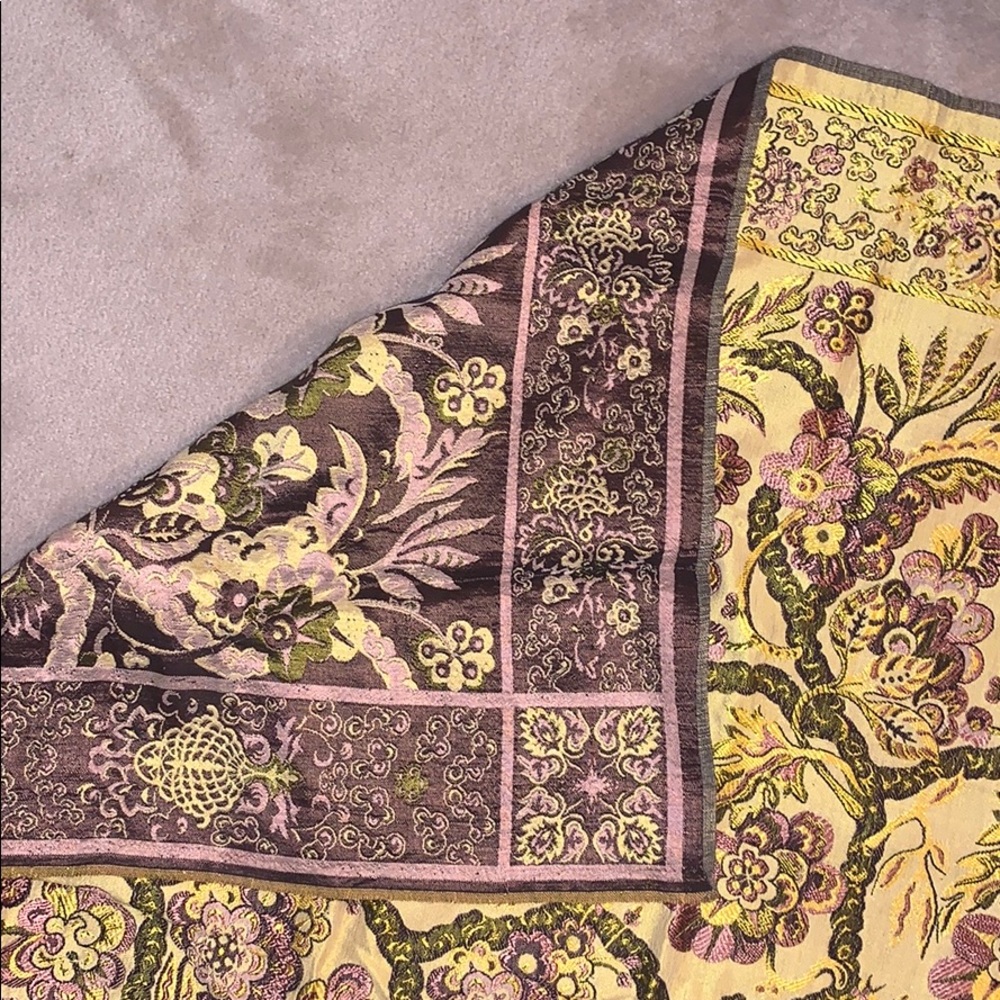 Table cloth - Picture 3 of 3
